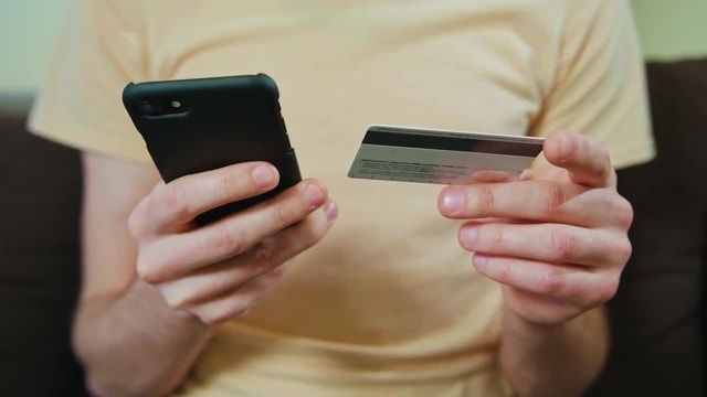 Kalau lo semenjak jadi cashless malah jadi boros, lo harus simak artikel ini, bro!